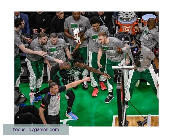 凯尔特人连胜势头强劲冲击东部榜首再掀夺冠热潮绿军核心状态火热